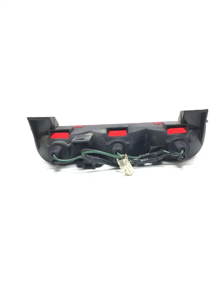 Mitsubishi Pajero (2003 - 2006) P0223 Дополнительный стоп фонарь — фото 4