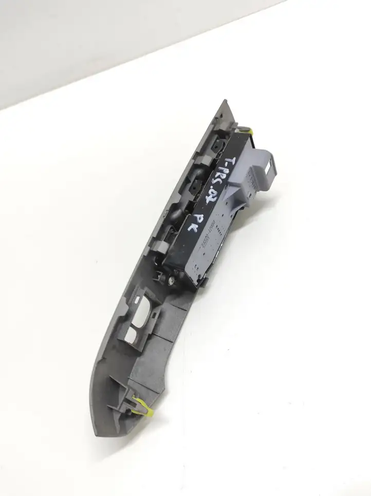 Toyota Prius (XW20) (2003 - 2009) 8482047050 Блок кнопок стеклоподъемников — фото 3
