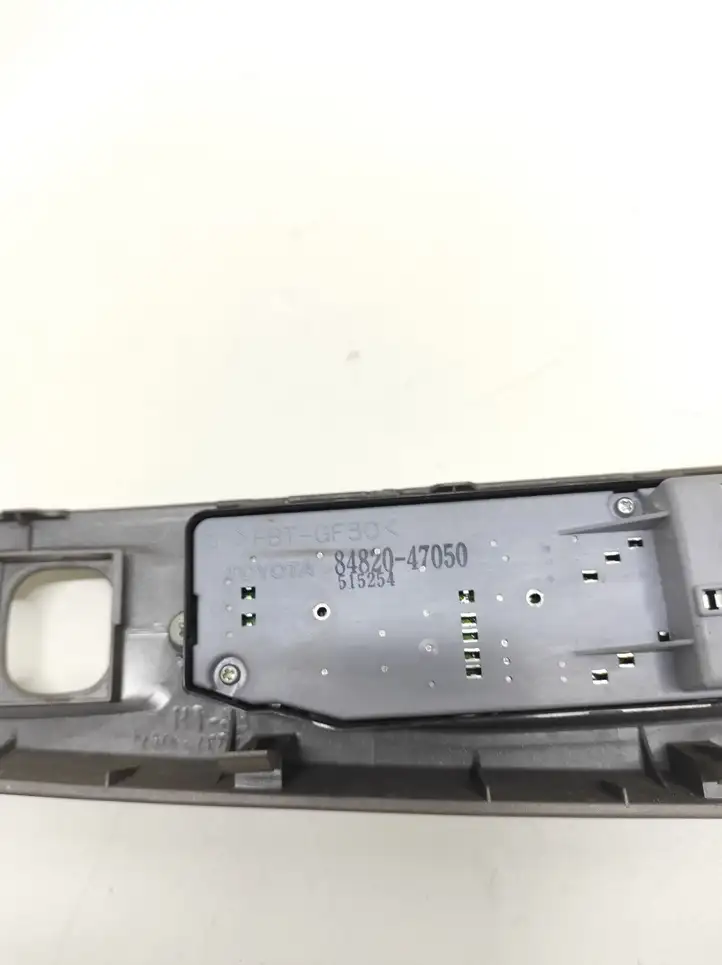 Toyota Prius (XW20) (2003 - 2009) 8482047050 Блок кнопок стеклоподъемников — фото 4