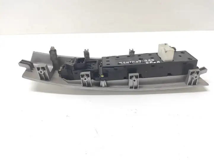 Hyundai Santa Fe (2005 - 2009) 3714951110 Блок кнопок стеклоподъемников — фото 3