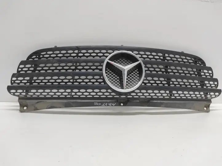 Mercedes-Benz Vito Viano W639 (2003 - 2010) A6398800185 Верхняя решетка радиатора — фото 1