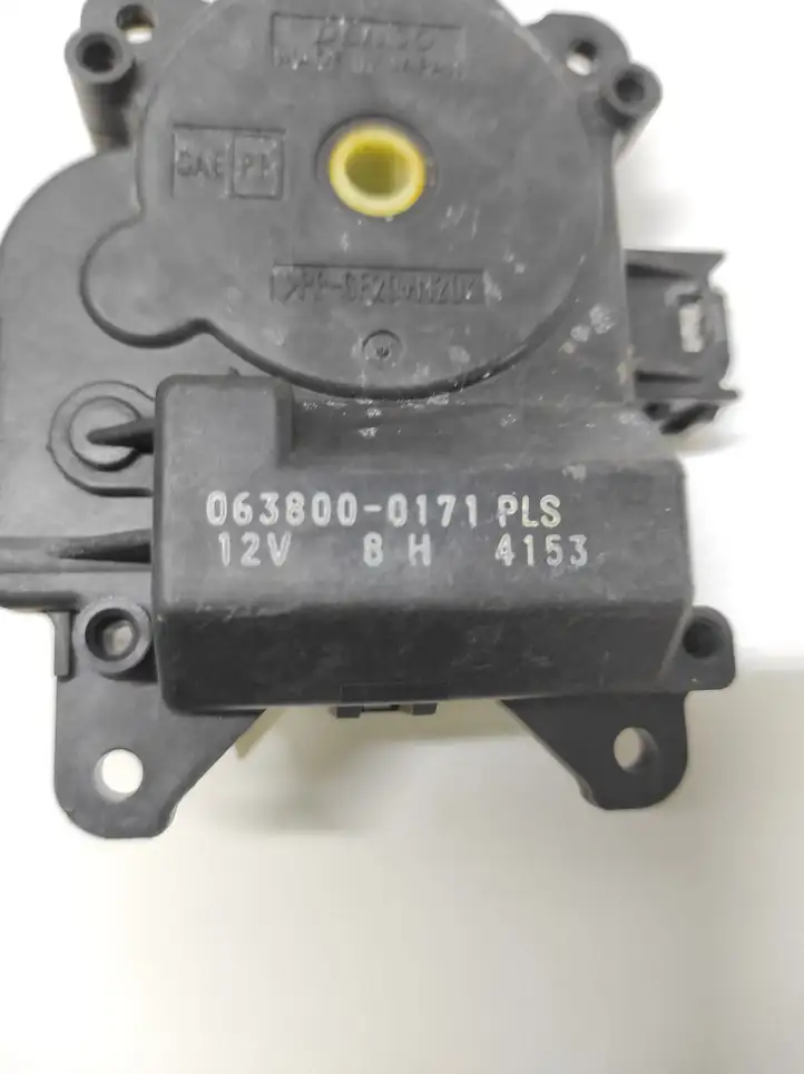 Lexus IS 220D-250-350 (2005 - 2010) 0638000171 Двигатель задвижки потока воздуха — фото 4