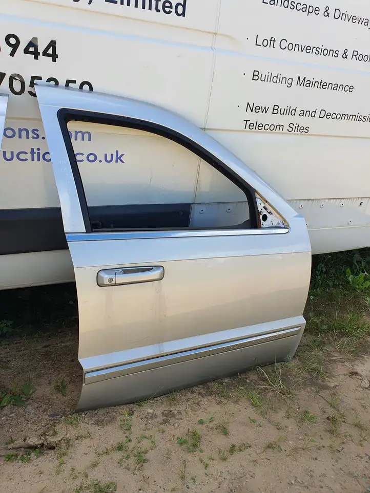 Jeep Cherokee (2001 - 2007) Дверь — фото 1