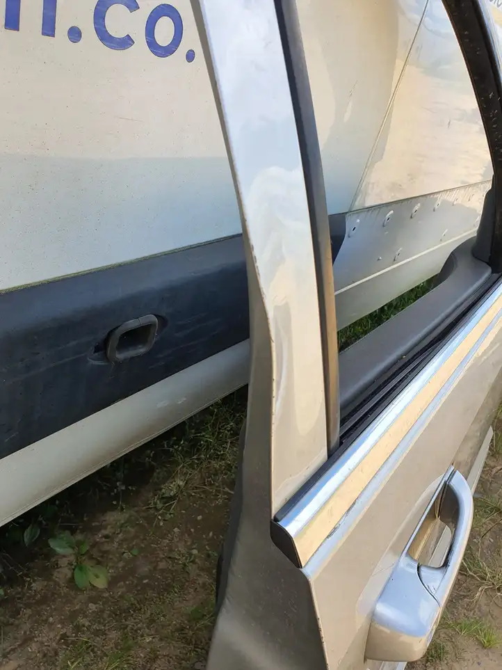 Jeep Cherokee (2001 - 2007) Дверь — фото 2