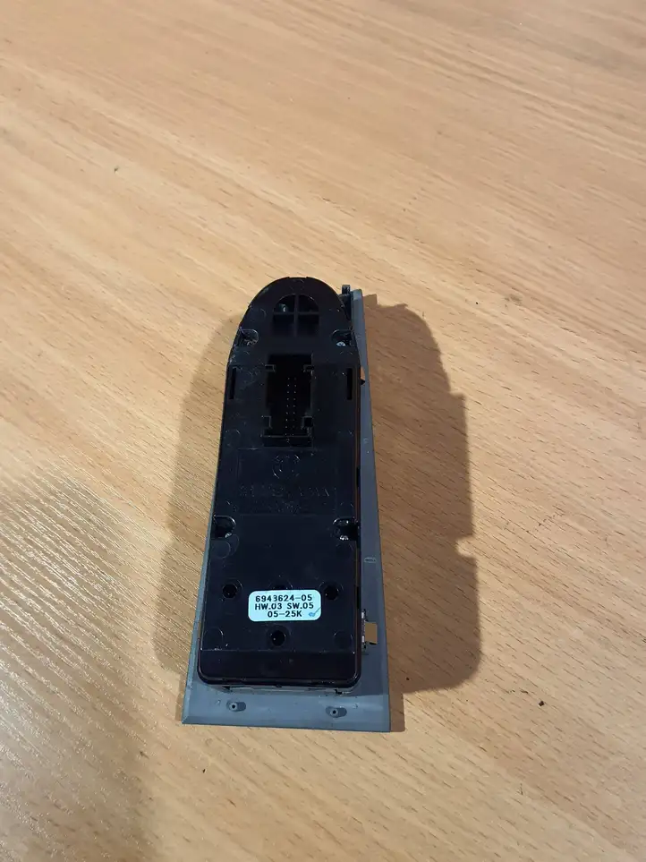 BMW 3 E90 E91 (2005 - 2012) 6948624 Кнопка стеклоподъемников — фото 2