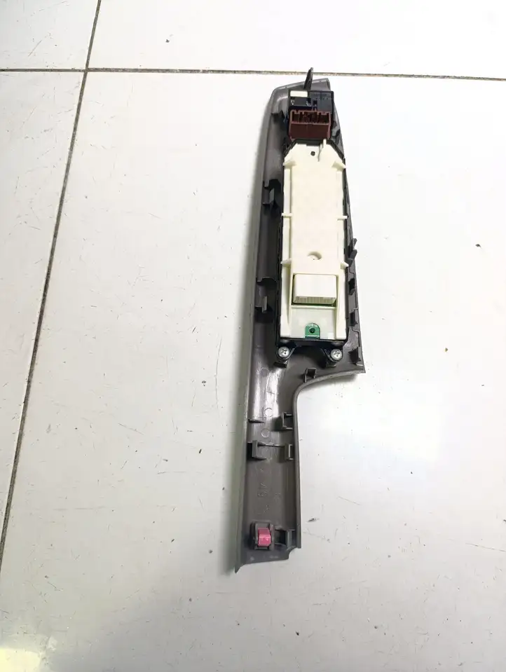 Toyota Prius+ (ZVW40) (2011 - 2018) 7423247240 Блок кнопок стеклоподъемников — фото 3