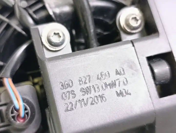 Volkswagen PASSAT B8 (2015 - ) 3G0827469AQ Ручка багажника с камерой — фото 5