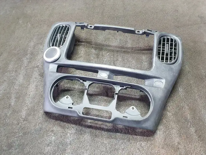 Toyota Yaris Verso (1999 - 2005) 17591797011 Прочие детали салона — фото 1