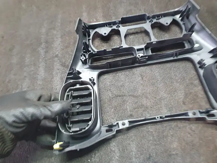 Toyota Yaris Verso (1999 - 2005) 17591797011 Прочие детали салона — фото 8