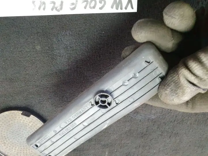 Volkswagen Golf Plus (2004 - 2008) 5M0863328 Прочие детали салона — фото 1