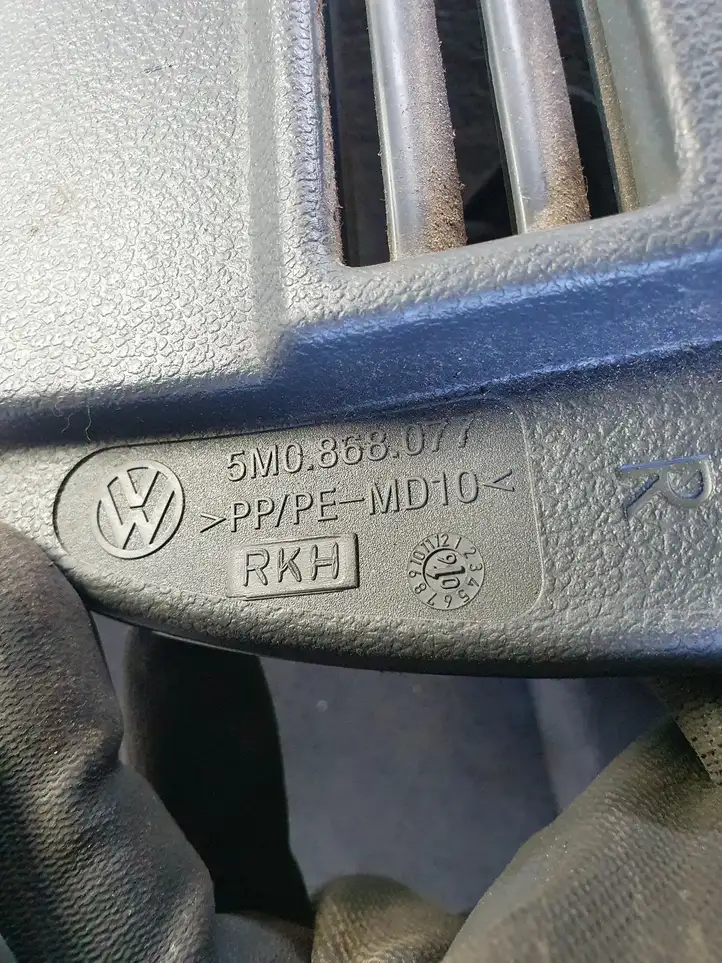 Volkswagen Golf Plus (2004 - 2008) 5M0868077 Прочие детали салона — фото 9