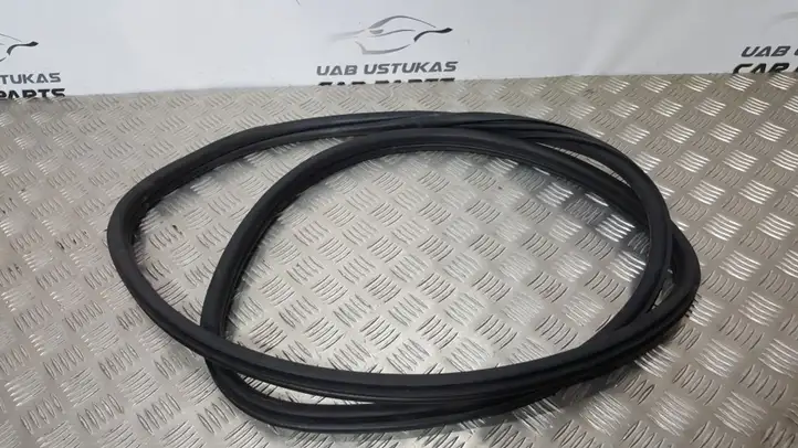 BMW 1 F20 F21 (2011 - 2019) 7240834 Уплотнитель кузова — фото 1