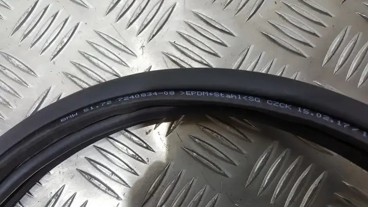 BMW 1 F20 F21 (2011 - 2019) 7240834 Уплотнитель кузова — фото 3