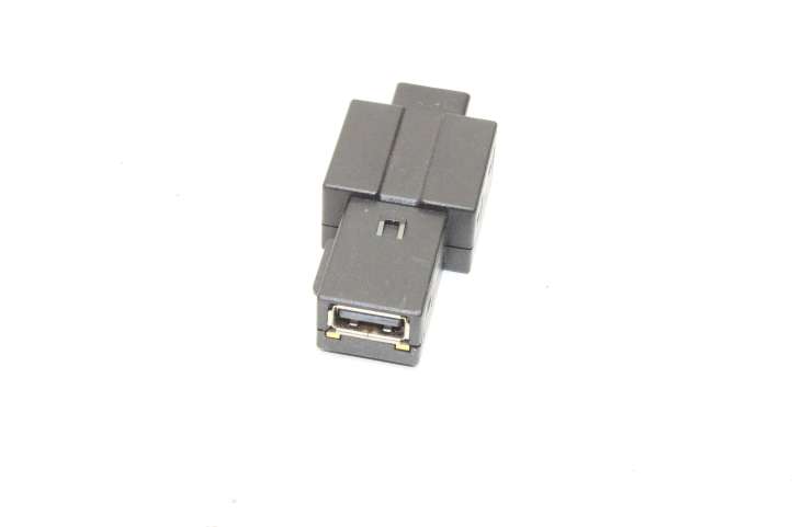 5U0035726 Volkswagen Tiguan USB jungtis