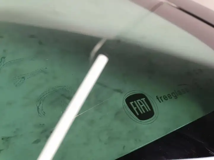 Fiat 500L (2013 - ) 51883719 Заднее боковое стекло — фото 2