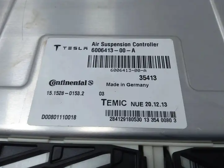 Tesla Model S (2012 - 2016) 600641300A Блок управления пневмоподвеской — фото 3