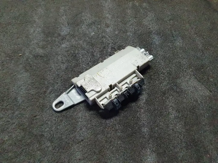 Mercedes-Benz E W211 (2002 - 2009) A2118203089 Усилитель антенны — фото 1