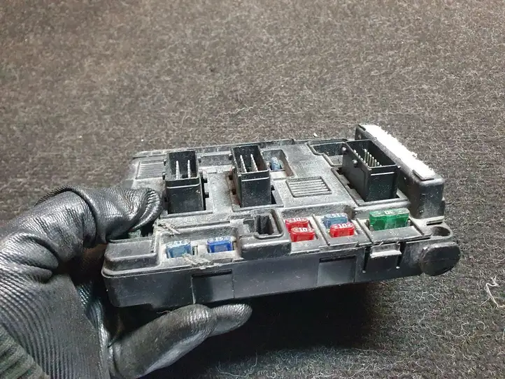 Peugeot 307 (2005 - 2008) Блок предохранителей (комплект) — фото 2
