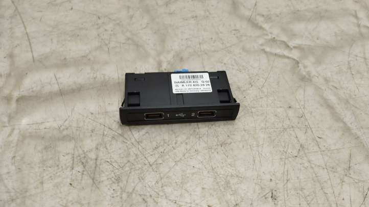 A1728202826 Mercedes-Benz E W212 USB jungtis