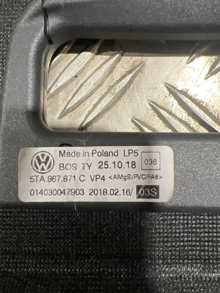Volkswagen Touran II (2010 - 2016) 5TA867871C Комплект обшивки крышки багажника — фото 5
