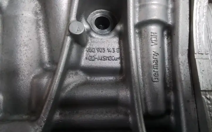Volkswagen Golf VIII (2019 - ) 06Q903143E Кронштейн генератора — фото 2