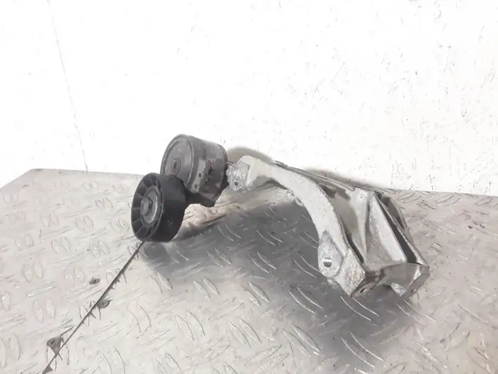 Ford Kuga I (2008 - 2012) 9682367380 Кронштейн генератора — фото 1
