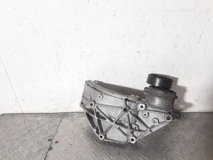 Ford Kuga I (2008 - 2012) 9682367380 Кронштейн генератора — фото 4