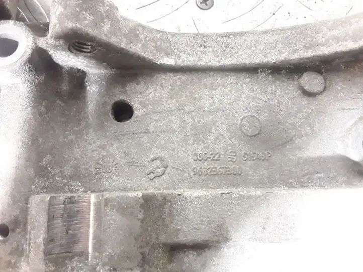 Ford Kuga I (2008 - 2012) 9682367380 Кронштейн генератора — фото 6