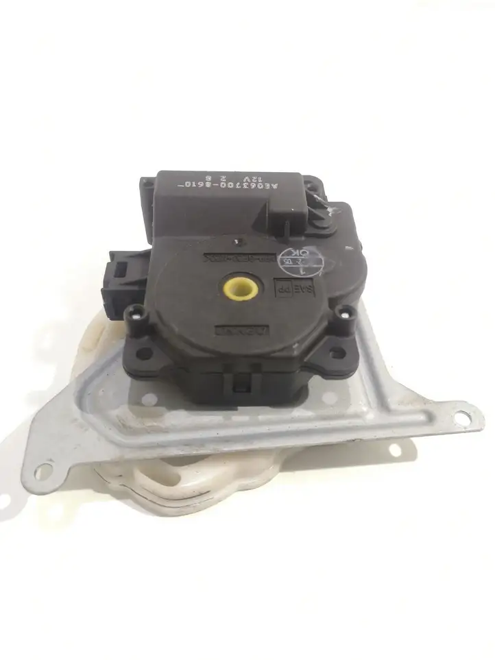 Toyota Avensis T250 (2003 - 2006) AE0637008610 Двигатель задвижки потока воздуха — фото 4