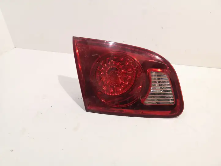 Hyundai Santa Fe (2005 - 2009) Задний фонарь в крышке багажника — фото 1