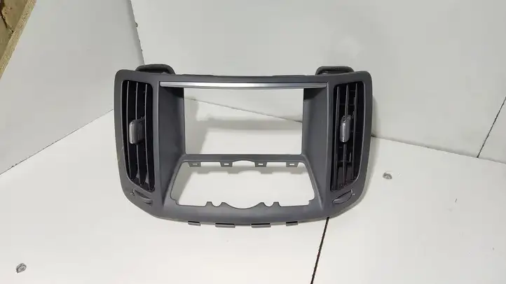 Nissan Skyline (2001 - 2006) 68750JK00A Центральный воздушный дефлектор — фото 1