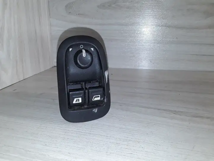 Peugeot 206 (1998 - 2012) Блок кнопок стеклоподъемников — фото 1