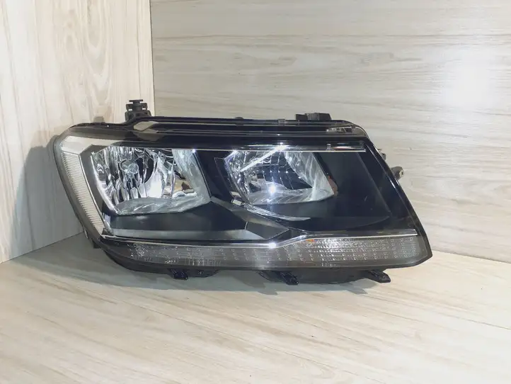 Volkswagen Tiguan (2016 - 2020) 030110120200 Передняя фара — фото 1