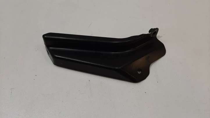 7117646 BMW 5 E60 E61 Kita variklio skyriaus detalė