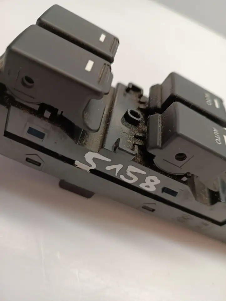 Kia Sorento (2009 - 2014) 202008899 Блок кнопок стеклоподъемников — фото 2