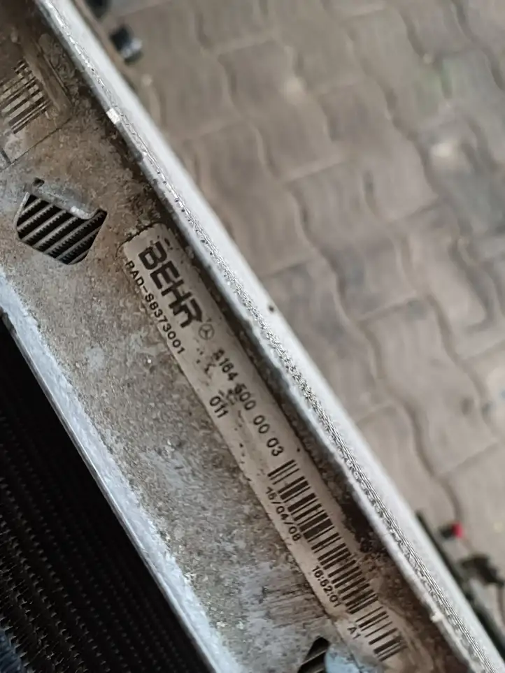 Mercedes-Benz ML W164 (2005 - 2011) A1645000003 Радиатор охлаждающей жидкости двигателя — фото 4