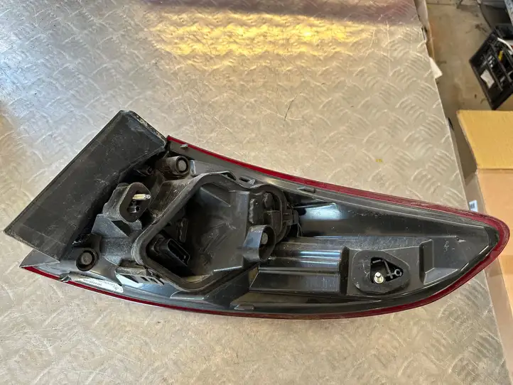 Renault Megane III (2009 - 2016) 265550010R Задний фонарь в кузове — фото 6