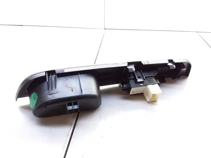 Nissan Versa (2006 - 2012) 82961EM31A Кнопка стеклоподъемников — фото 2