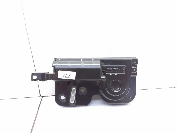 Volkswagen Touareg I (2002 - 2010) 7L0827511 Замок крышки багажника — фото 1