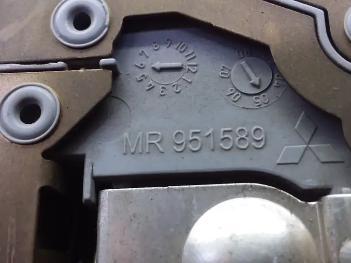 Mitsubishi Colt (2004 - 2008) MR951589 Передняя подсветка — фото 4