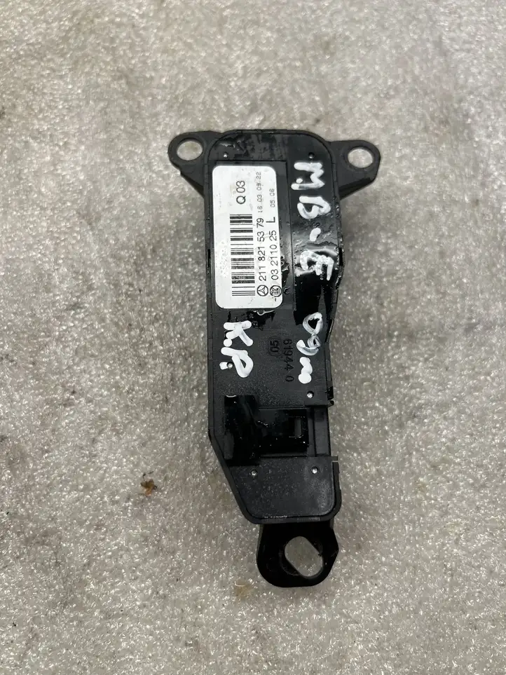 Mercedes-Benz E W211 (2002 - 2009) 2118215379 Другие включатели / ручки/ переключатели — фото 2