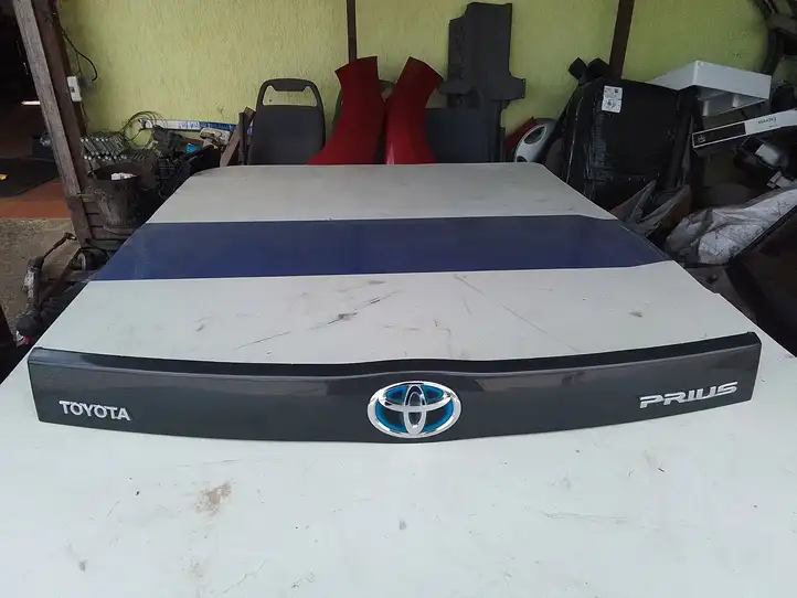 Toyota Prius (XW30) (2009 - 2015) 7681147070 Подсветка номера — фото 1