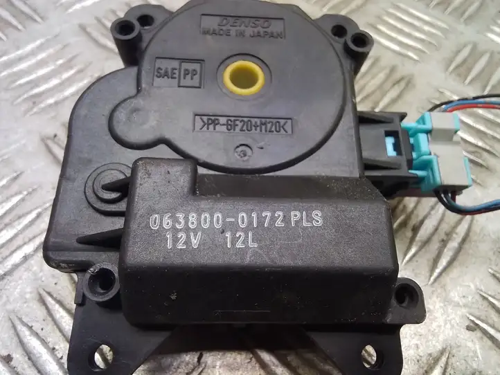 Toyota Prius (XW30) (2009 - 2015) 0638000172 Двигатель задвижки потока воздуха — фото 2