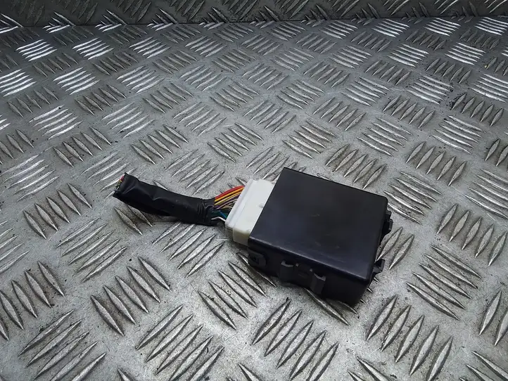 Toyota Prius (XW30) (2009 - 2015) 8594047020 Реле стеклоочистителей — фото 4