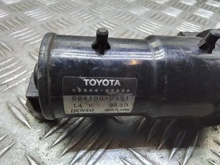 Toyota Prius (XW20) (2003 - 2009) 0641000951 Электроциркуляционный насос — фото 1