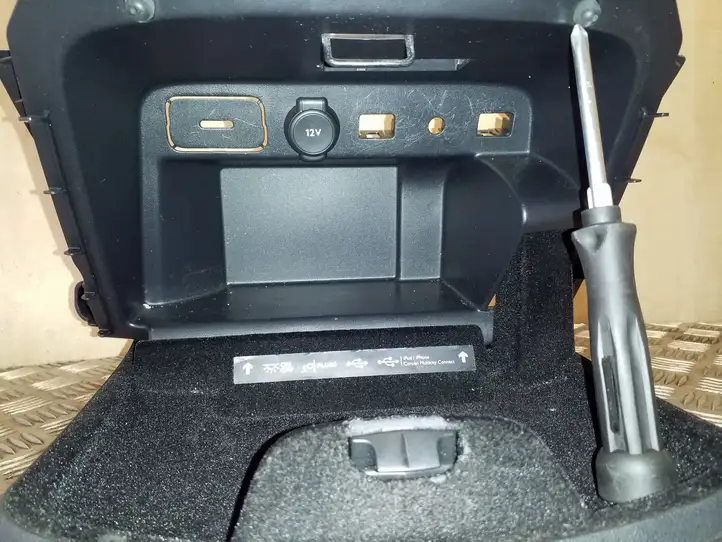 Citroen C4 Grand Picasso (2013 - 2016) 1162835XZD Ящик центральной консоли — фото 6