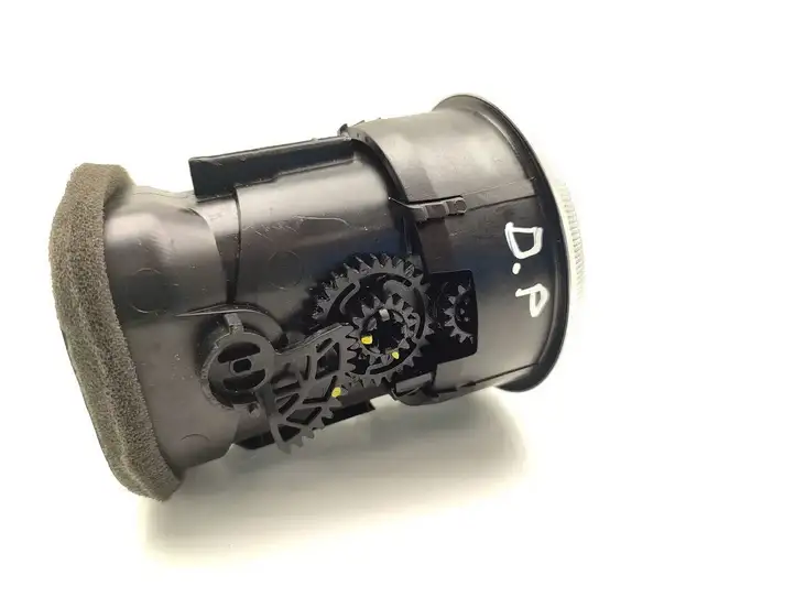 Audi A3/S3 8P (2008 - 2013) 8P0820901F Боковой воздушный дефлектор — фото 4
