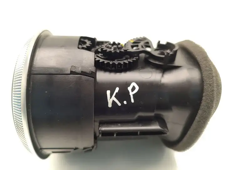 Audi A3/S3 8P (2008 - 2013) 8P0820901F Боковой воздушный дефлектор — фото 6