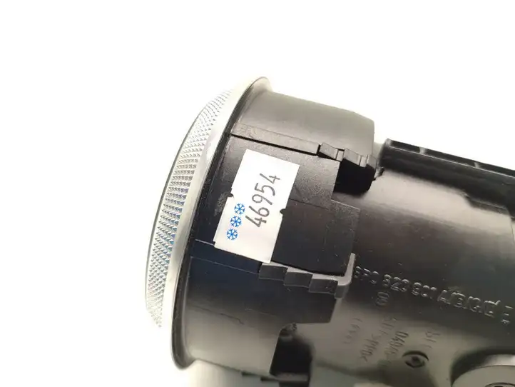 Audi A3/S3 8P (2008 - 2013) 8P0820901F Боковой воздушный дефлектор — фото 7