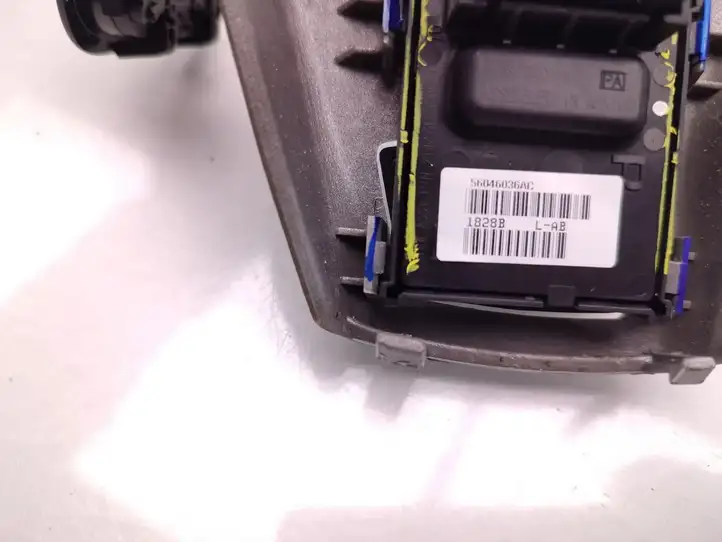 Chrysler Grand Voyager V (2010 - 2016) 56046036AC Кнопки на рулевом колесе — фото 6